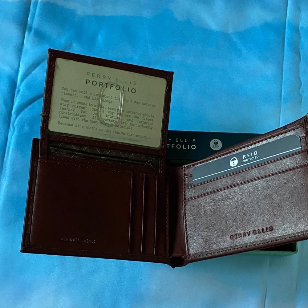 NWT Perry Ellis Leather Pass Case & Removable Card Case